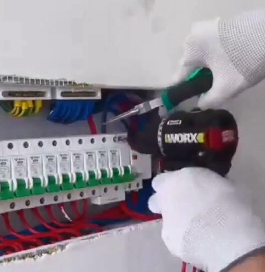 低压配电柜(箱)安装、接线视频-老电工教程